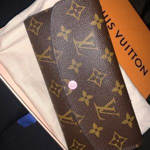Louis Vuitton Emilie wallet